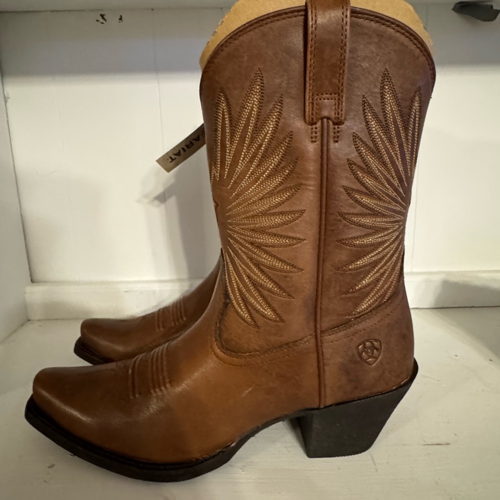Ariat Goldie Cowboy Boots Size 7